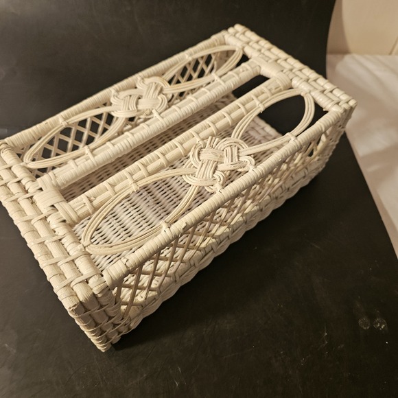 Vintage Woven White Wicker & Rattan Tissue Box Cover Rectangle Shaped - Picture 6 of 11